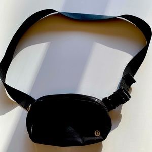 Lululemon Everywhere Belt Bag